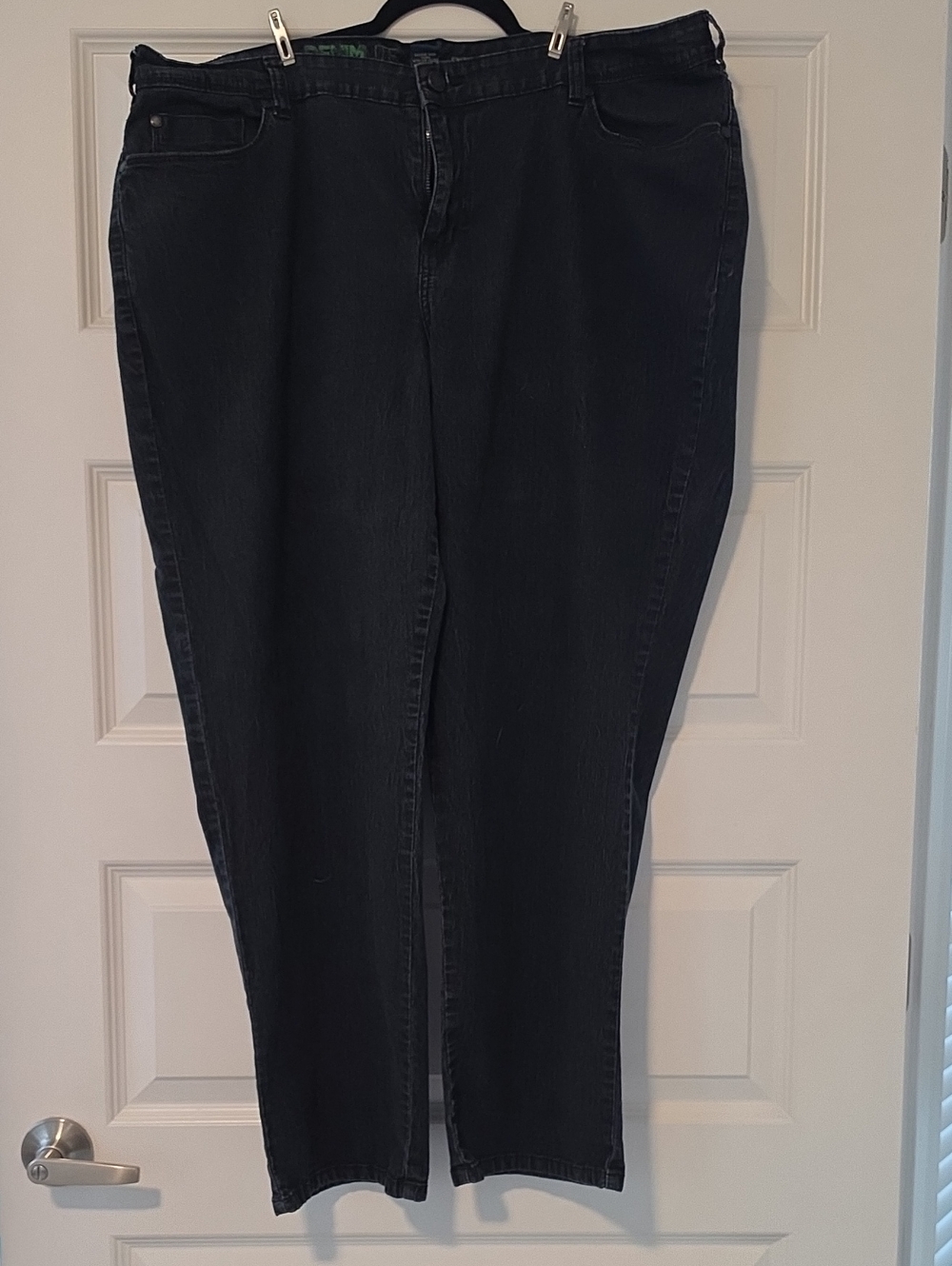 Classic Women’s Stretch Black Jeans - Comfortable Everyday Fit, Embossed Pocket
